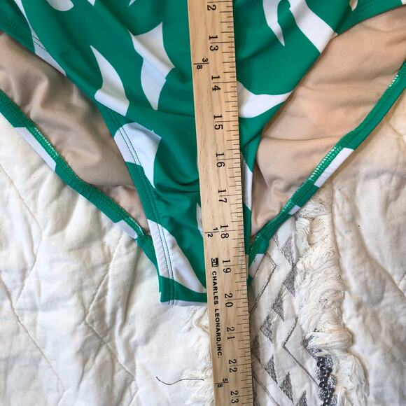 Shade & Shore NWT Women's One Piece Swimsuit Green White Leaf Shirred  M (8/10) - Picture 5 of 11